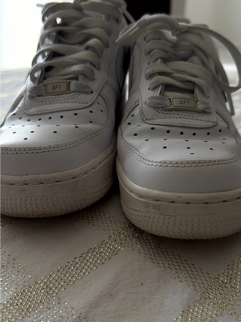 Nike Air Force White Low-Top Sneakers - Picture 2 of 6